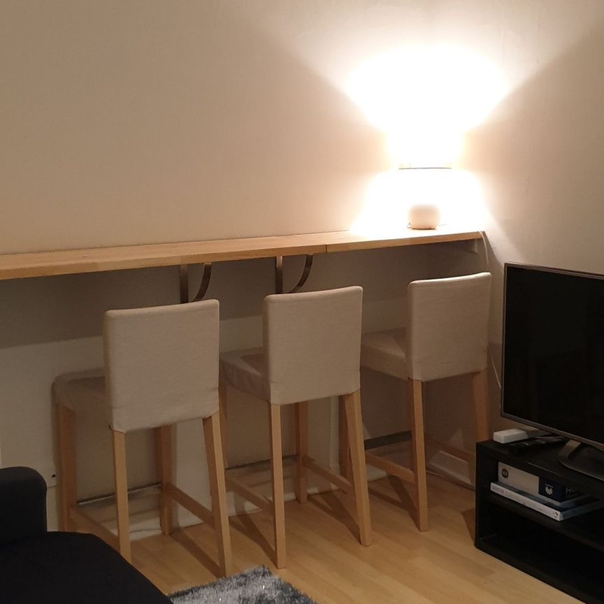 3 bedroom apartment next to Melbourne Central! - Photo 1