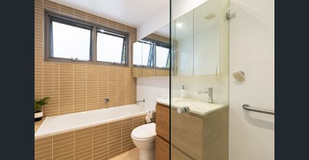 Ground Floor Luxury Apartment with Garden & Lift Access - Photo 5