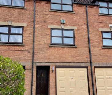 2 bedroom mews to rent - Photo 3
