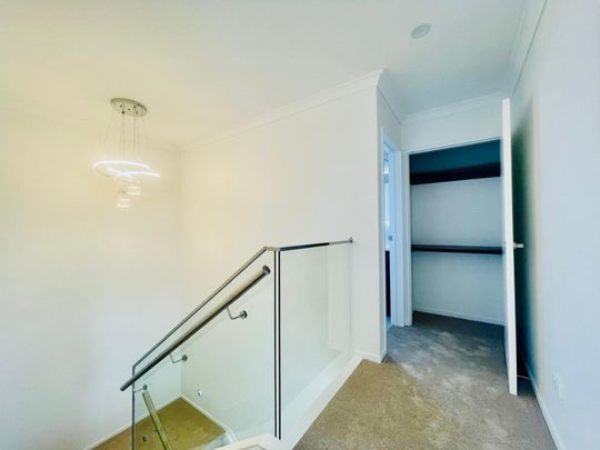 MANUREWA, 4 BEDROOMS - Photo 1