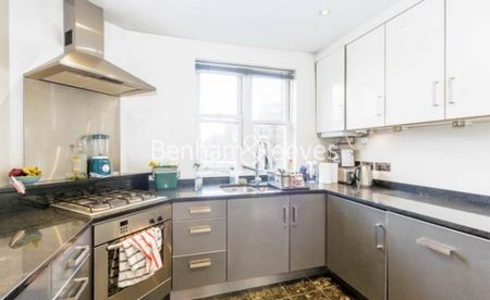 3 Bedroom flat to rent in Adamson Road, Hampstead, NW3 - Photo 2