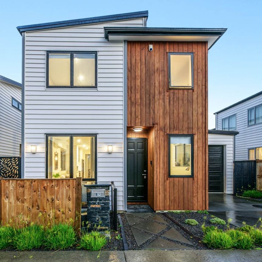 Hobsonville - 5 Bedroom House with 3.5 bathrooms - Photo 1