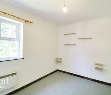 2 bedroom end of terrace house to rent - Photo 2