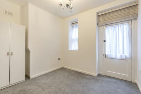 3 bedroom flat to rent - Photo 3
