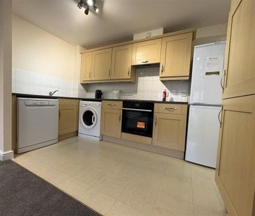 3 bedroom flat to rent - Photo 6
