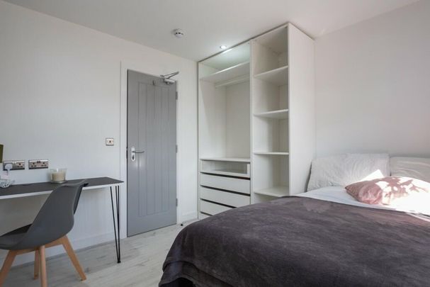 6 bedroom house to rent - Photo 1