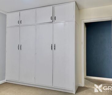 Furnished Top Floor Apartment located in sought after Halls Head, j... - Photo 1