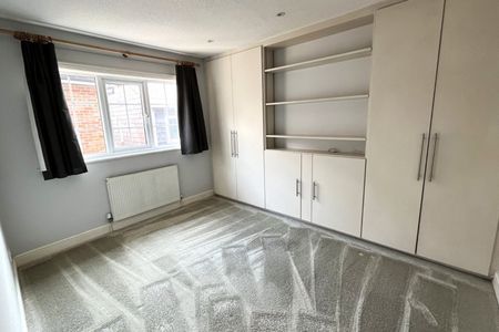 Hill Avenue, Amersham, Buckinghamshire,HP6 - Photo 2