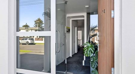 Modern Beachfront Home - Photo 5