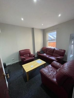 Flat 2-16b Wellesley Avenue, Belfast, BT9 6BY - Photo 1