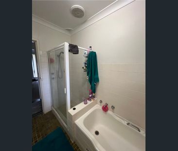 Tidy Two Bedroom Unit - Photo 5