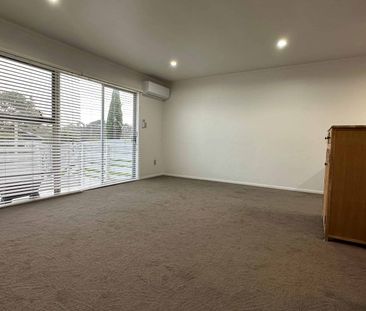 2 bedroom unit in Sunnynook - Photo 2