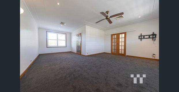 3-Bedroom Home in a Quiet, Leafy Location - Photo 1