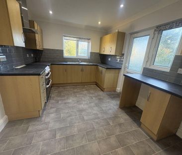 3 bedroom semi-detached house to rent - Photo 6