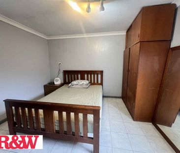FULLY FURNISHED GRANNY FLAT !!! - Photo 1