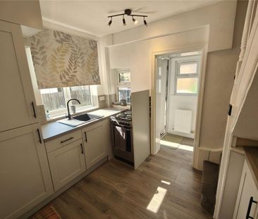 2 bedroom end of terrace house to rent - Photo 4