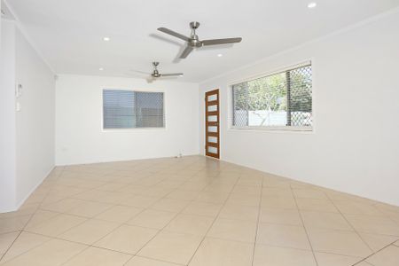 SPACIOUS 3-BEDROOM HOME + SELF-CONTAINED STUDIO IN THE HEART OF SOUTHPORT - Photo 5