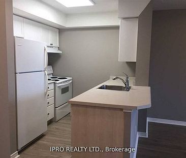 Yonge / Sheppard Convenient Location Beautiful 1Bdrm 1Parking 1Locker - Photo 1