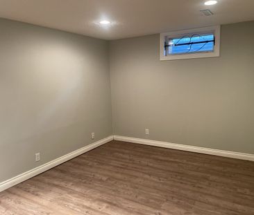 3 Bed Bungalow Near Confederation Park | Mature Treed Lot | Double ... - Photo 6