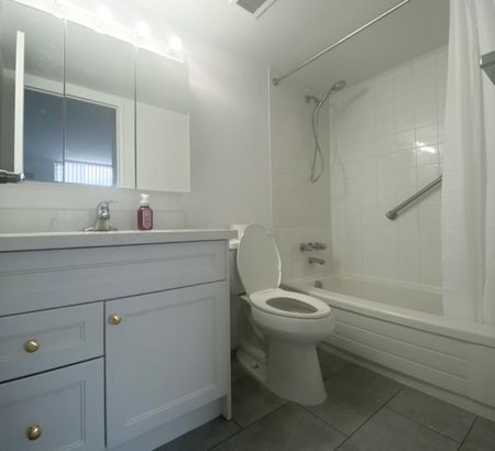 For Lease - 633 Bay Street Unit# 2413, Toronto, Ontario - Photo 3