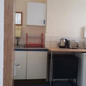 House share to rent - Photo 2