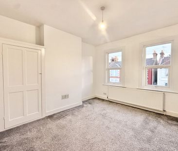 3 bed House South Avenue, SS2 - Photo 5