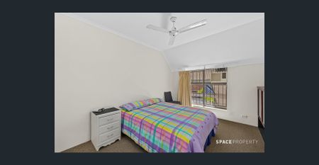 Stylish 2 Bedroom Terrace Townhouse in Prime Spring Hill Location - Photo 2