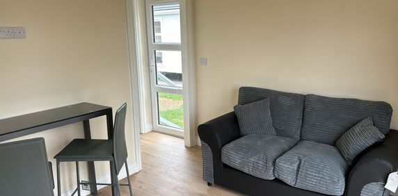 1 bed park home to rent in Woodside Home Park, Luton, LU1 - Photo 2