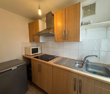 Holden Avenue, Kingsbury, NW9 - Photo 3