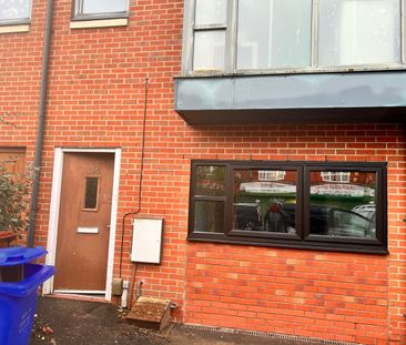 Room in a Shared House, Platt Lane, M14 - Photo 1