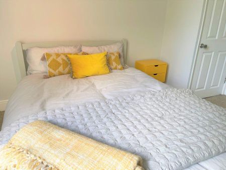 1 bedroom in a house share to rent - Photo 5