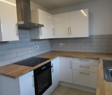 2 bedroom semi-detached house to rent - Photo 5