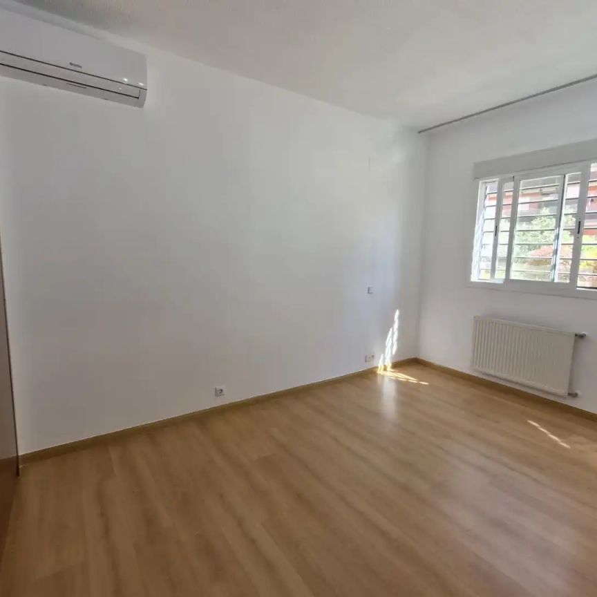 Piso de alquiler en Tres Olivos - Valverde - Photo 1