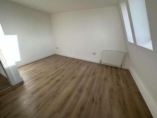 Barge Drive, Southall, UB2 - Photo 1