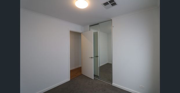 Luxurious single storey home located 5 kms from Adelaide CBD! - Photo 1