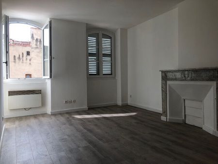 Appartement 2 pièces 40m2 MARSEILLE 1ER 690 euros - Photo 2