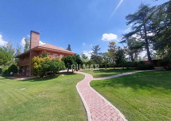 Villa house for rent in Fuente del Fresno – Madrid