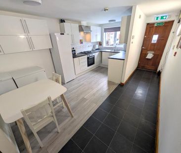 1 bedroom in a house share to rent - Photo 5