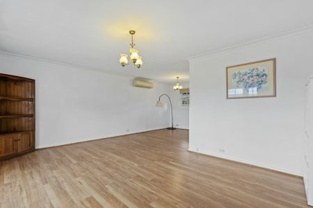 Stylish, comfortable, and perfectly positioned for easy living - Photo 3