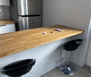 Immeuble - 28-32 Bowen Nord Appartement à Louer – 4 Et Demi - Photo 1