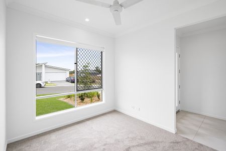 New Modern Contemporary Home for Rent - Split System A/C & Media Room - Photo 2
