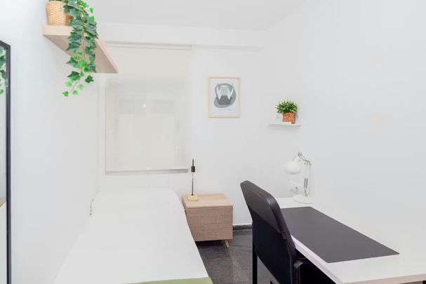 Avinguda del Port, Valencia, Valencian Community 46021 - Photo 1