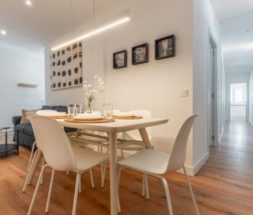 Spacious, bright room with double bed in central Madrid - Photo 1