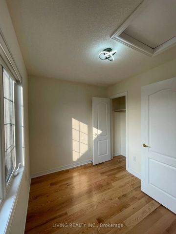 Condo Townhouse For Lease | N9255946 - Photo 3