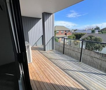 4 Bedrooms + Double Garage - Prime Location - Photo 1