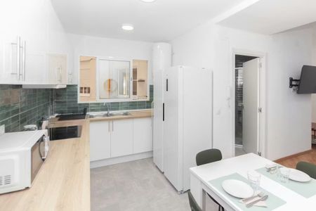 Carrer de la Font Roja, Valencia, Valencian Community 46007 - Photo 5