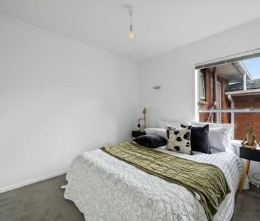 Modern 2-Bedroom Unit in Remuera – Perfect Location! - Photo 2