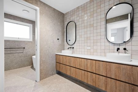 LUXURIOUS FAMILY LIVING! - Photo 4