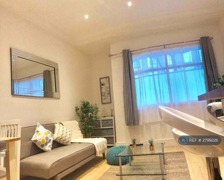 1 bedroom flat to rent - Photo 3