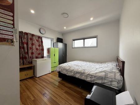 Warm & Spacious Family Home in a Fantastic Location - Photo 5